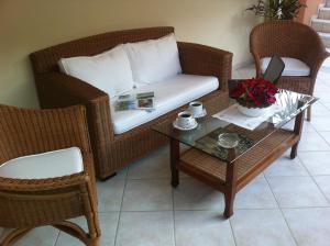 A seating area at Florena Hotel