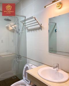 A bathroom at Bảo Thịnh 2 Hotel