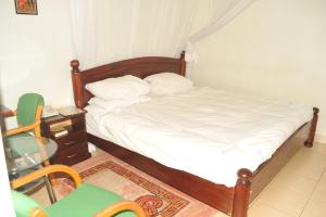 Postel nebo postele na pokoji v ubytování Scroll Inn Hotel