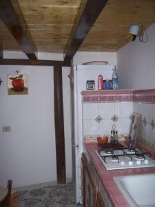 Kuchyňa alebo kuchynka v ubytovaní Monolocale Stagionale