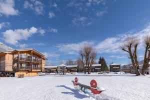 Obiekt Lake Resort Pressegger See zimą
