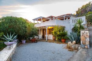 a white house with plants in front of it at Anatoli Villa in Steni Vala Alonissos
