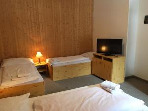 Postel nebo postele na pokoji v ubytování Hotel Tři Růže
