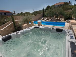 Fotografia z galérie ubytovania Luxurious Villa in Murter with Pool v Murteri