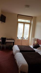 Postel nebo postele na pokoji v ubytování Hotel Au Val Doré