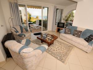 a living room with two couches and a coffee table at VIVENDA JOHANNA in Lagos