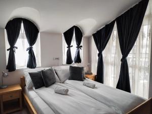 Ένα ή περισσότερα κρεβάτια σε δωμάτιο στο Bloom Inn