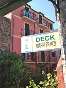 a sign that reads dex gannini franca in front of a building at Hotel Gianni Franzi in Vernazza