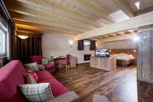 Telewizja i/lub zestaw kina domowego w obiekcie Das Rotspitz Adults - only