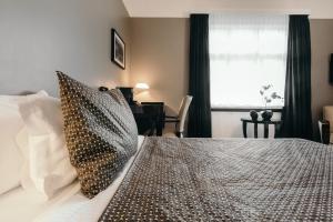 Łóżko lub łóżka w pokoju w obiekcie Hotel Borg by Keahotels