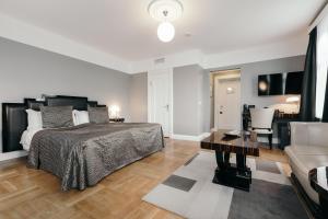 Łóżko lub łóżka w pokoju w obiekcie Hotel Borg by Keahotels
