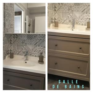 two pictures of a bathroom with a sink and a mirror at STUDIO PORT D’HYÈRES VUE MER ET ÎLES DE PORQUEROLLES ET PORT-CROS in Hyères