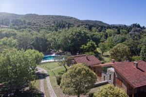 an aerial view of a house with a swimming pool at Cabañas del Golf in La Cumbre