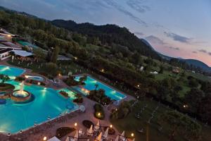 Bazén v ubytování Galzignano Resort Terme & Golf - Hotel Majestic nebo v jeho okolí