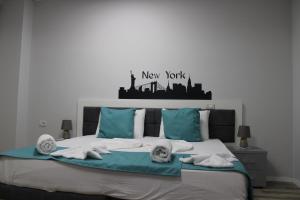 Postel nebo postele na pokoji v ubytování Hotel New York