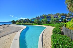 Gallery image of Yacht Club Villa 33 - Serenity - 4 Bedroom 4 Bathroom House Ocean Views 2 Buggies in Hamilton Island