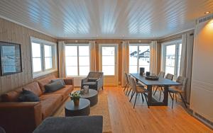 a living room with a couch and a table at Golfvegen 76 in Trysil