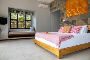 A bed or beds in a room at Domaine Desaubin Luxury Villas