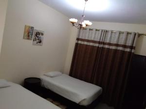 Postel nebo postele na pokoji v ubytování Al Smou Hotel Apartments - MAHA HOSPITALITY GROUP