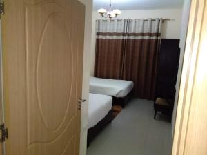 Postel nebo postele na pokoji v ubytování Al Smou Hotel Apartments - MAHA HOSPITALITY GROUP