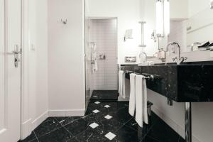 Kuchnia lub aneks kuchenny w obiekcie Hotel Borg by Keahotels