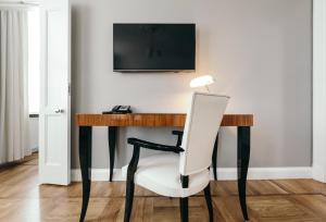 Telewizja i/lub zestaw kina domowego w obiekcie Hotel Borg by Keahotels
