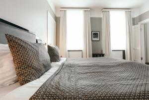 Łóżko lub łóżka w pokoju w obiekcie Hotel Borg by Keahotels