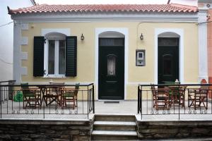 A balcony or terrace at Christos Raches traditional houses