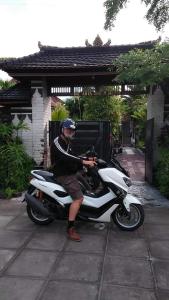 入住The Arya guest house的客人