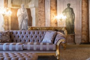 a living room with a couch and a statue at Ca' Bonfadini Historic Experience in Venice