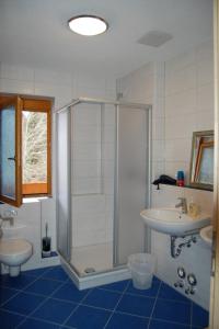 Ванна кімната в Ferienwohnungen DaHeim Titisee