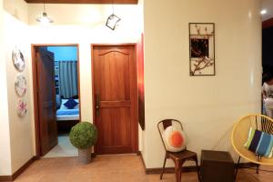 Et sittehjørne på Connecting Flight Mactan Cebu Hostel