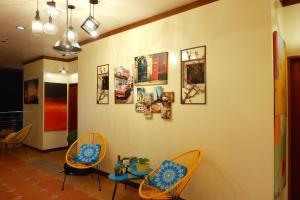 Et sittehjørne på Connecting Flight Mactan Cebu Hostel