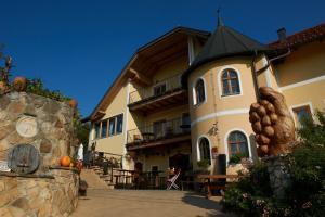 a building with a statue in front of it at Turistična kmetija HLEBEC in Kog