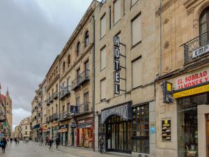 Supermarket nebo jiné obchody v  hotelu nebo okolí