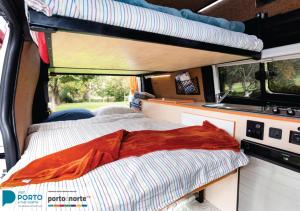 Posteľ alebo postele v izbe v ubytovaní The Getaway Van