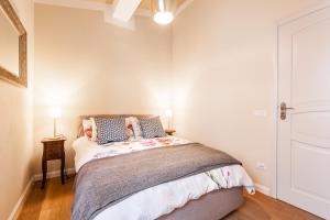 Letto o letti in una camera di Affordable suite with a view in the Heart of Lucca