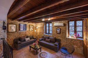 A seating area at Rosalia Apartments