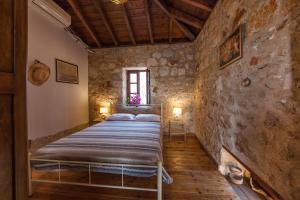 A bed or beds in a room at Rosalia Apartments