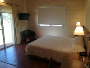 A bed or beds in a room at Hotel Juana de Ibarbourou