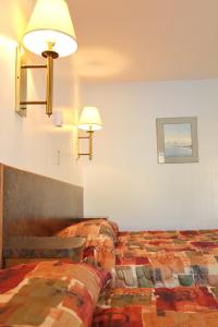 Postel nebo postele na pokoji v ubytování Sunset Motel