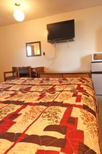 Postel nebo postele na pokoji v ubytování Sunset Motel