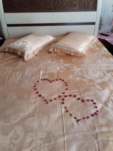 Een bed of bedden in een kamer bij Casa Dacilor Liberi