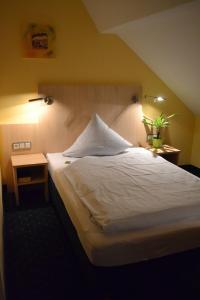 En eller flere senge i et værelse på Landgasthof Hock