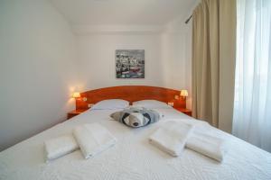 Postel nebo postele na pokoji v ubytování JURIĆ Apartments-Rab