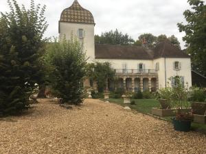 a large white house with a tower on top at Chateau Saint Claude an der Saone in Mantoche