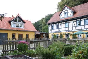 Κήπος έξω από το "Ferienwohnung Am Tharandter Wald"