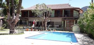 Casarão Villa al Mare内部或周边的泳池