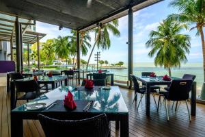 Restoran või mõni muu söögikoht majutusasutuses Mercure Penang Beach