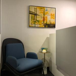 Uma área de estar em Homy Residence